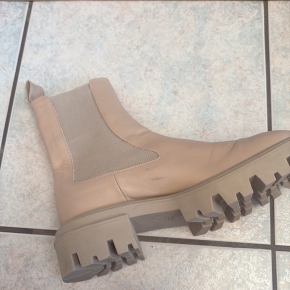 Tan/beige Chelsea Boots from Zara - Picture 4 of 4